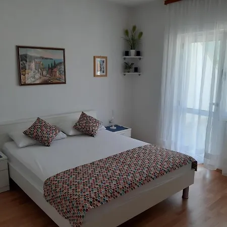 Jelsa Apartamento *